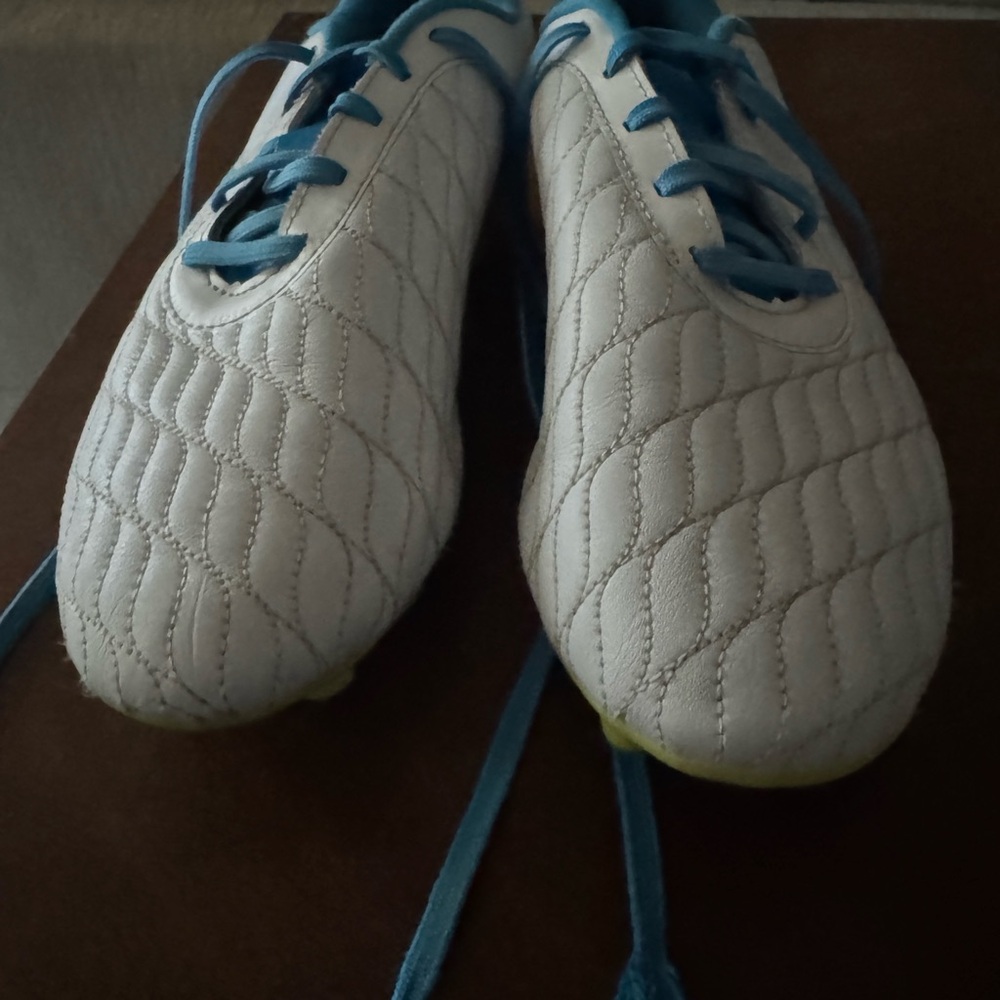 Soccer cleats size 6  Under Armour